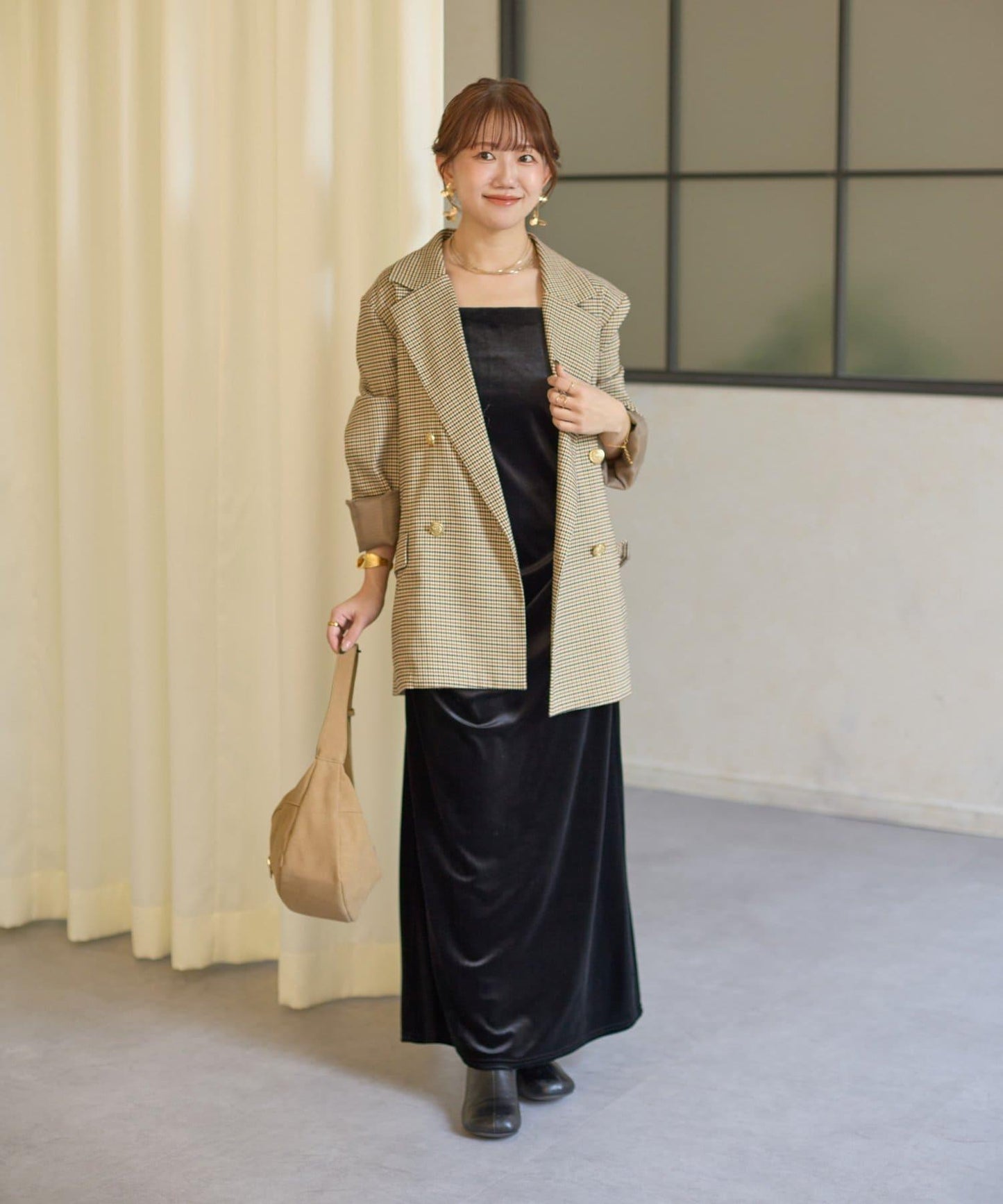 鑲鑽短款披肩 × 天鵝絨吊帶連衣裙 套裝