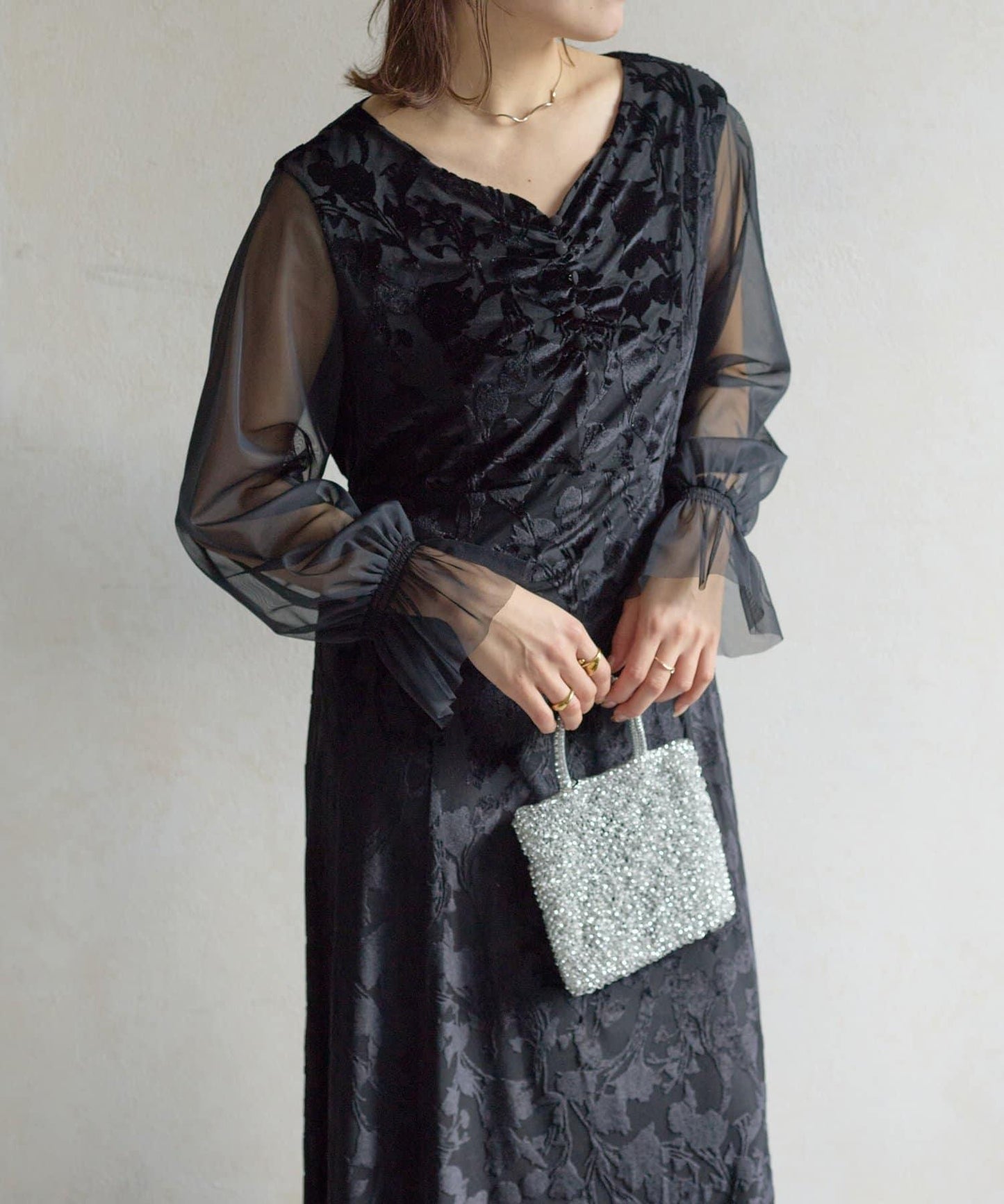 袖部透紗燒花蕾絲連衣裙