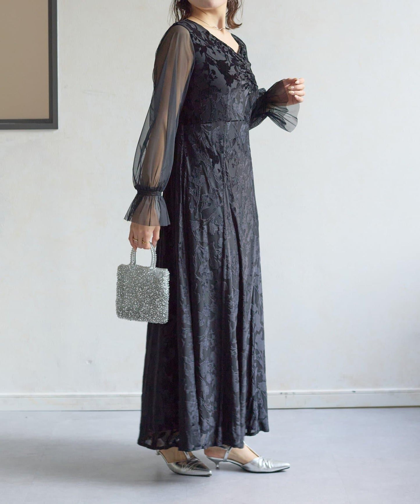 袖部透紗燒花蕾絲連衣裙