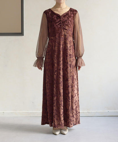 袖部透紗燒花蕾絲連衣裙