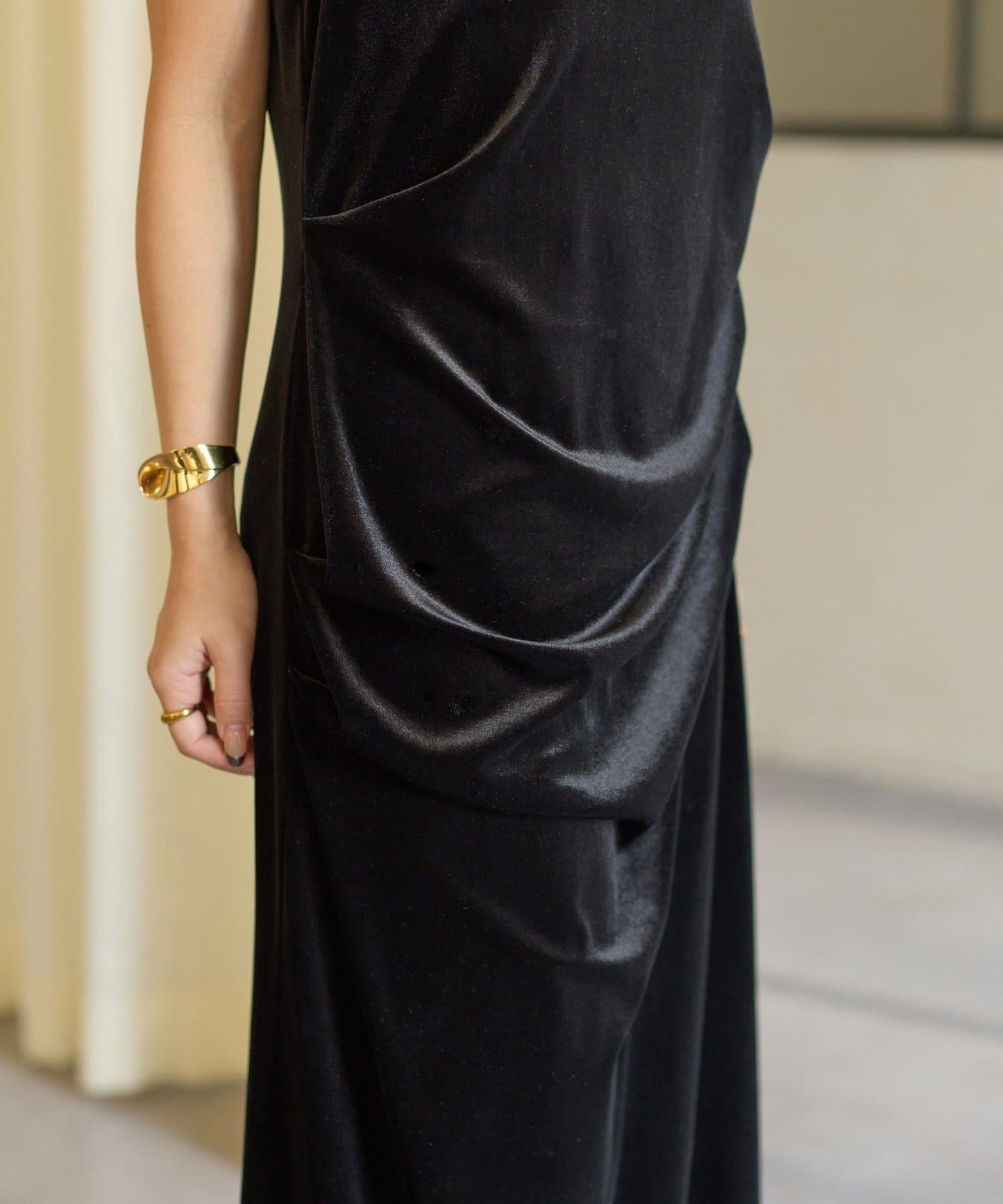 鑲鑽短款披肩 × 天鵝絨吊帶連衣裙 套裝