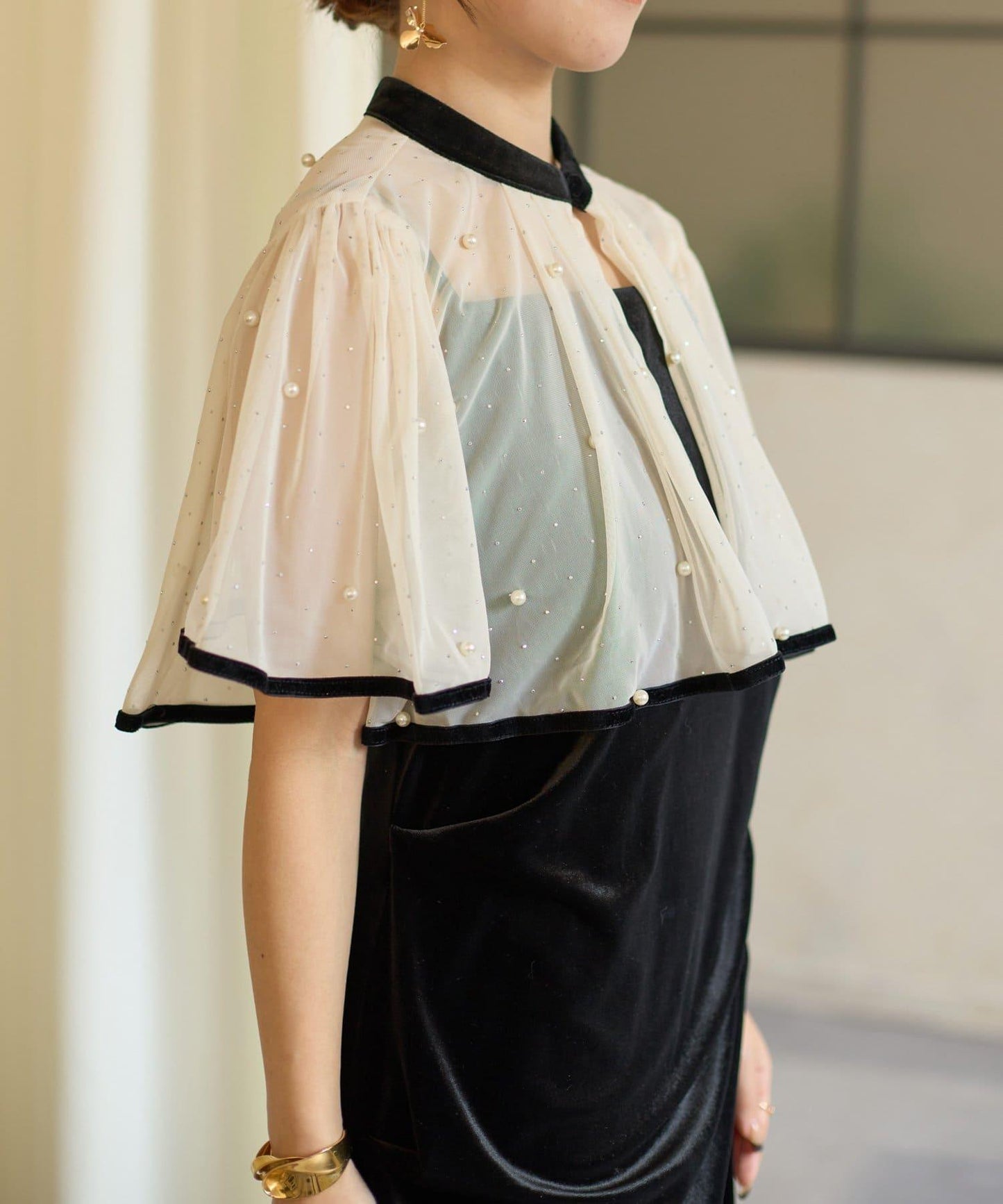 鑲鑽短款披肩 × 天鵝絨吊帶連衣裙 套裝