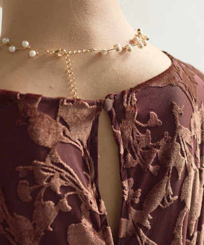 袖部透紗燒花蕾絲連衣裙