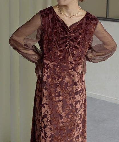 袖部透紗燒花蕾絲連衣裙