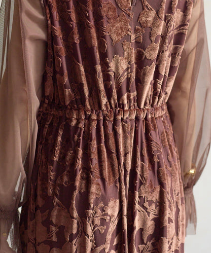 袖部透紗燒花蕾絲連衣裙