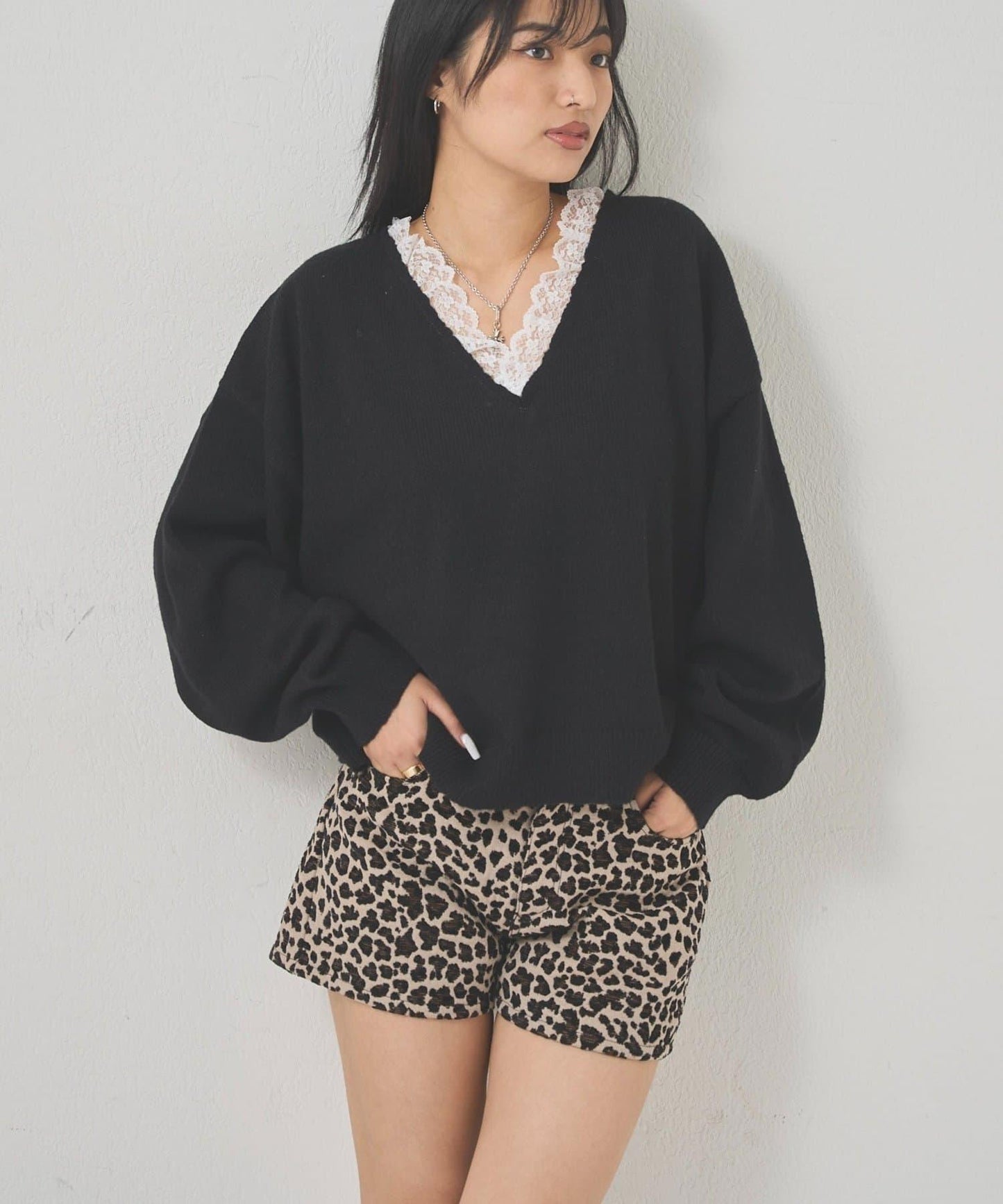 WHO'S WHO gallery 蕾絲V領 針織上衣