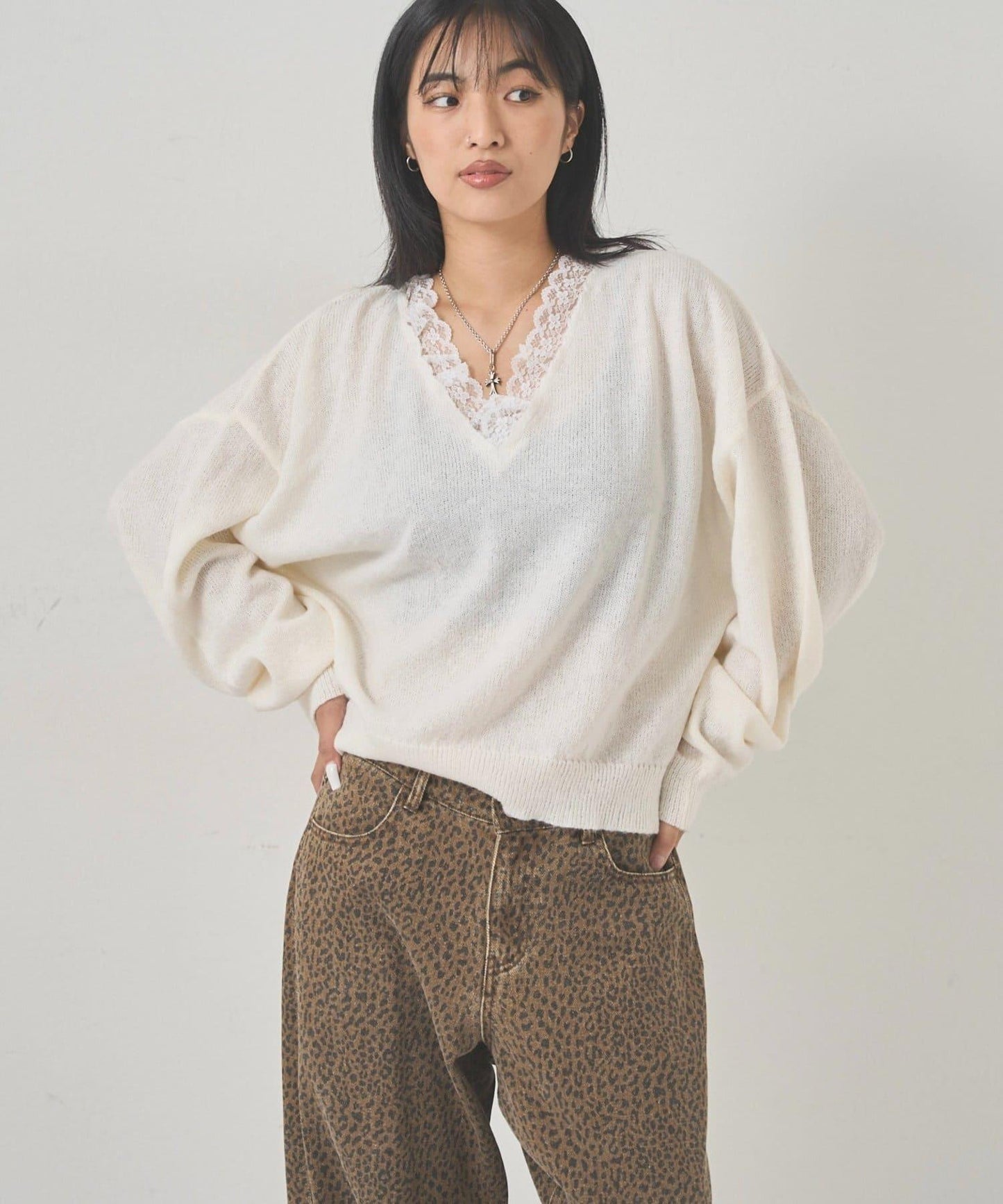 WHO'S WHO gallery 蕾絲V領 針織上衣