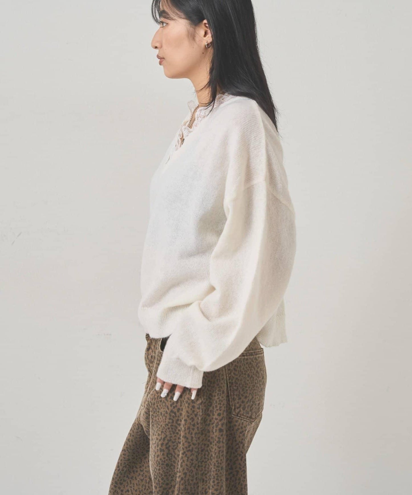 WHO'S WHO gallery 蕾絲V領 針織上衣