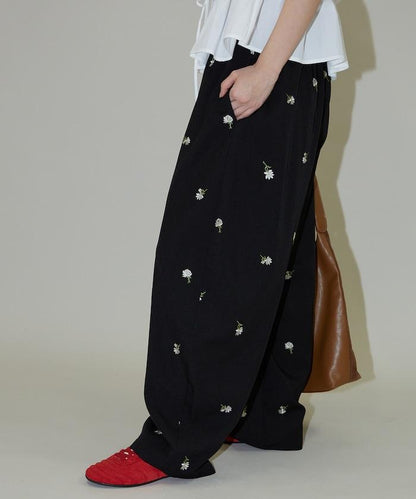 繭形 小花刺繡 休閒褲