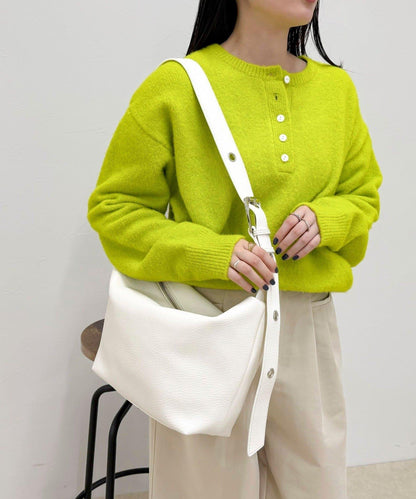 金屬孔眼裝飾肩揹包