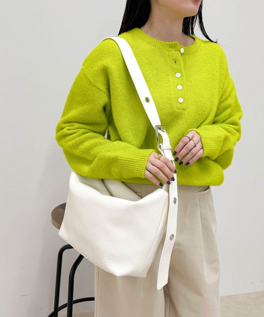 金屬孔眼裝飾肩揹包