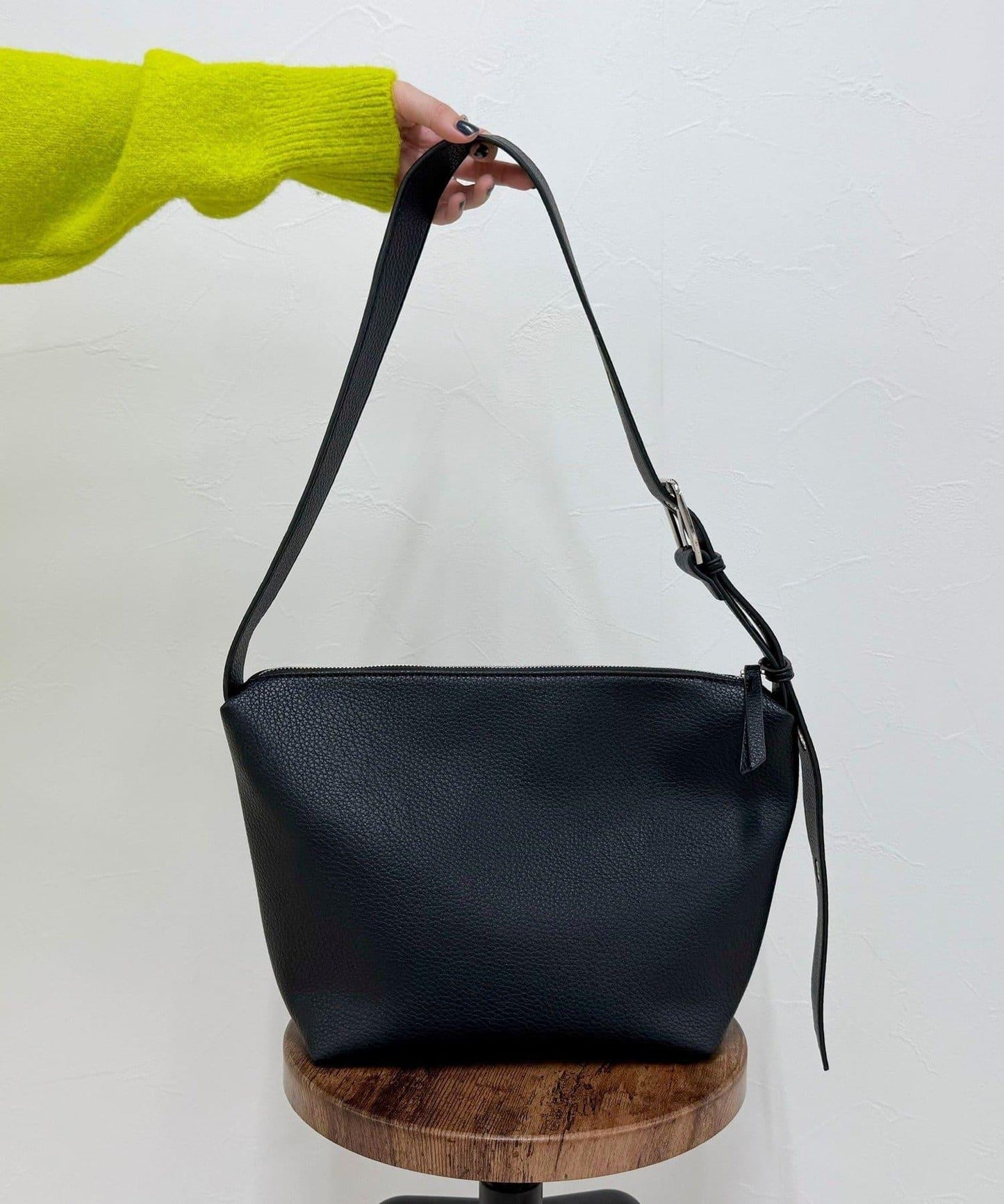 金屬孔眼裝飾肩揹包