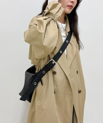 金屬孔眼裝飾肩揹包