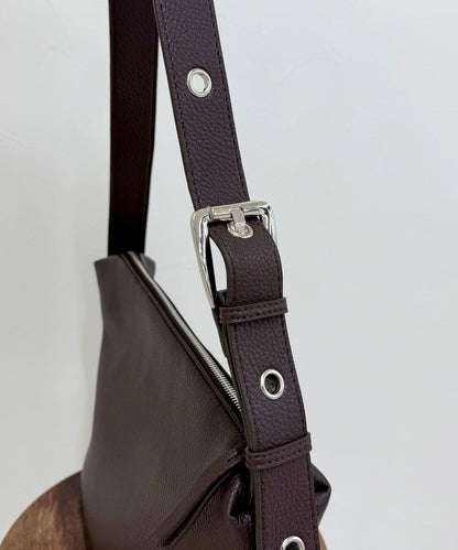 金屬孔眼裝飾肩揹包