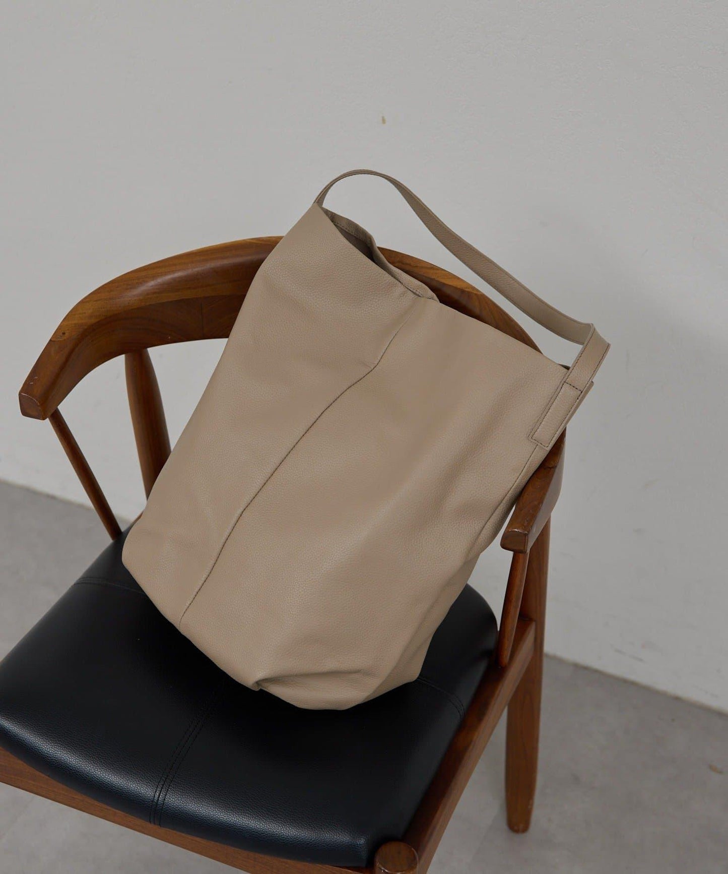 2.718 水桶造型單肩包