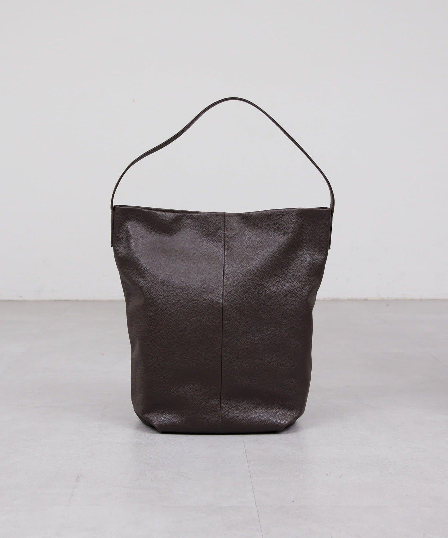 2.718 水桶造型單肩包