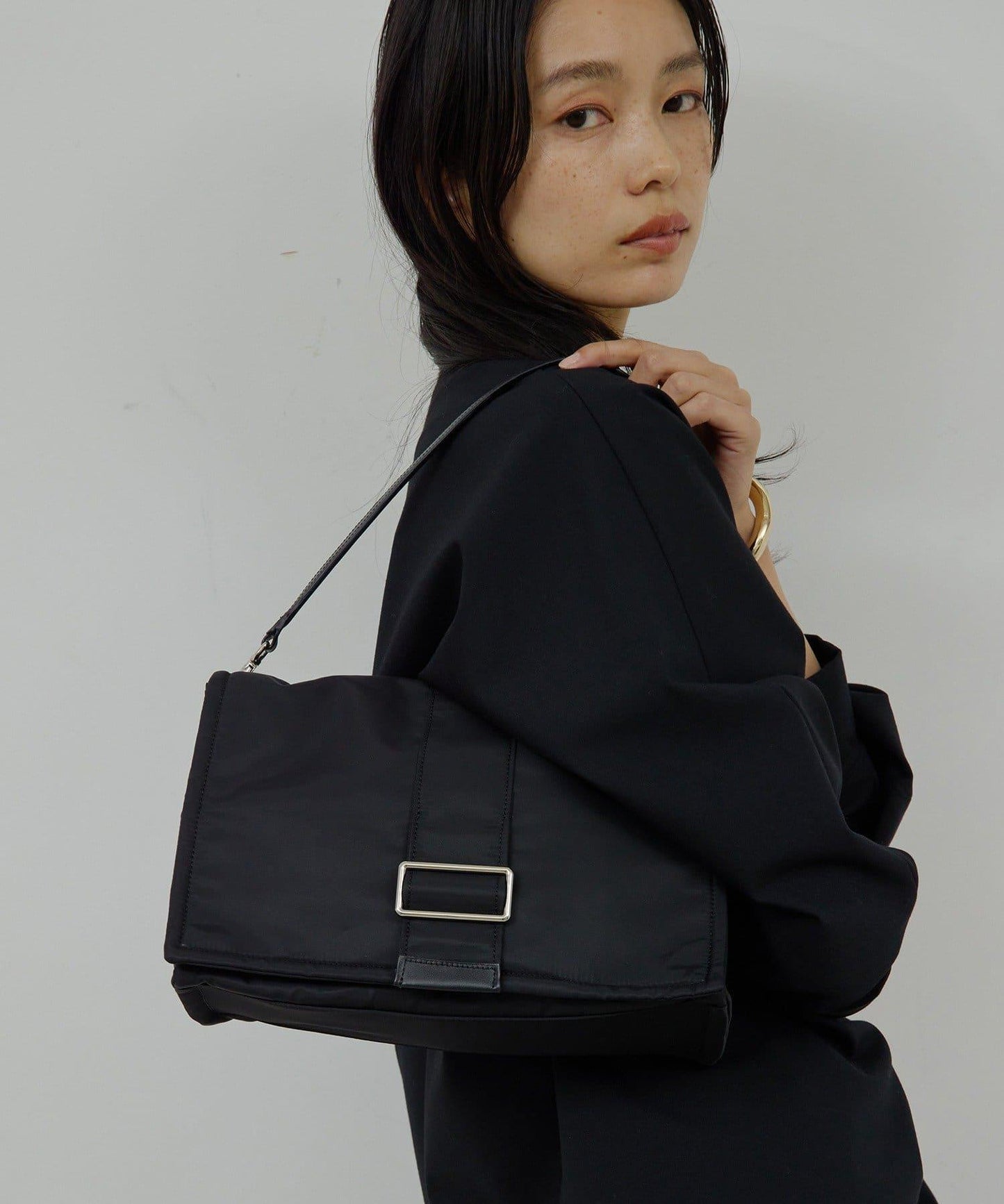 2.718 尼龍翻蓋單肩包