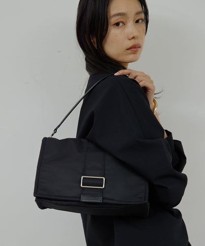 2.718 尼龍翻蓋單肩包