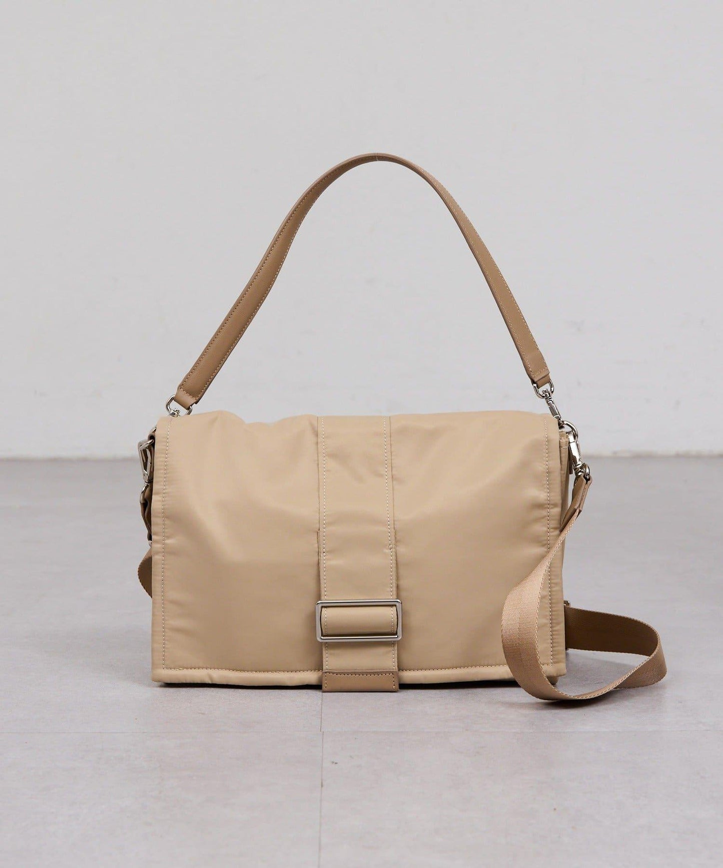 2.718 尼龍翻蓋單肩包