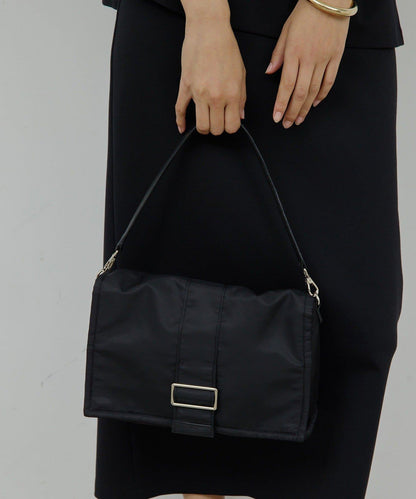 2.718 尼龍翻蓋單肩包