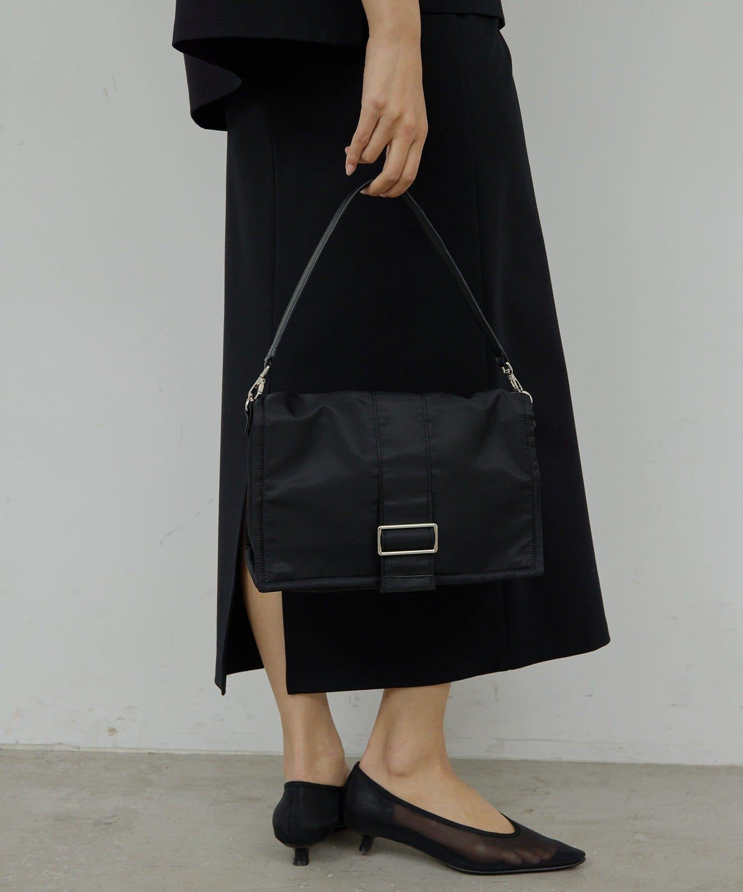 2.718 尼龍翻蓋單肩包