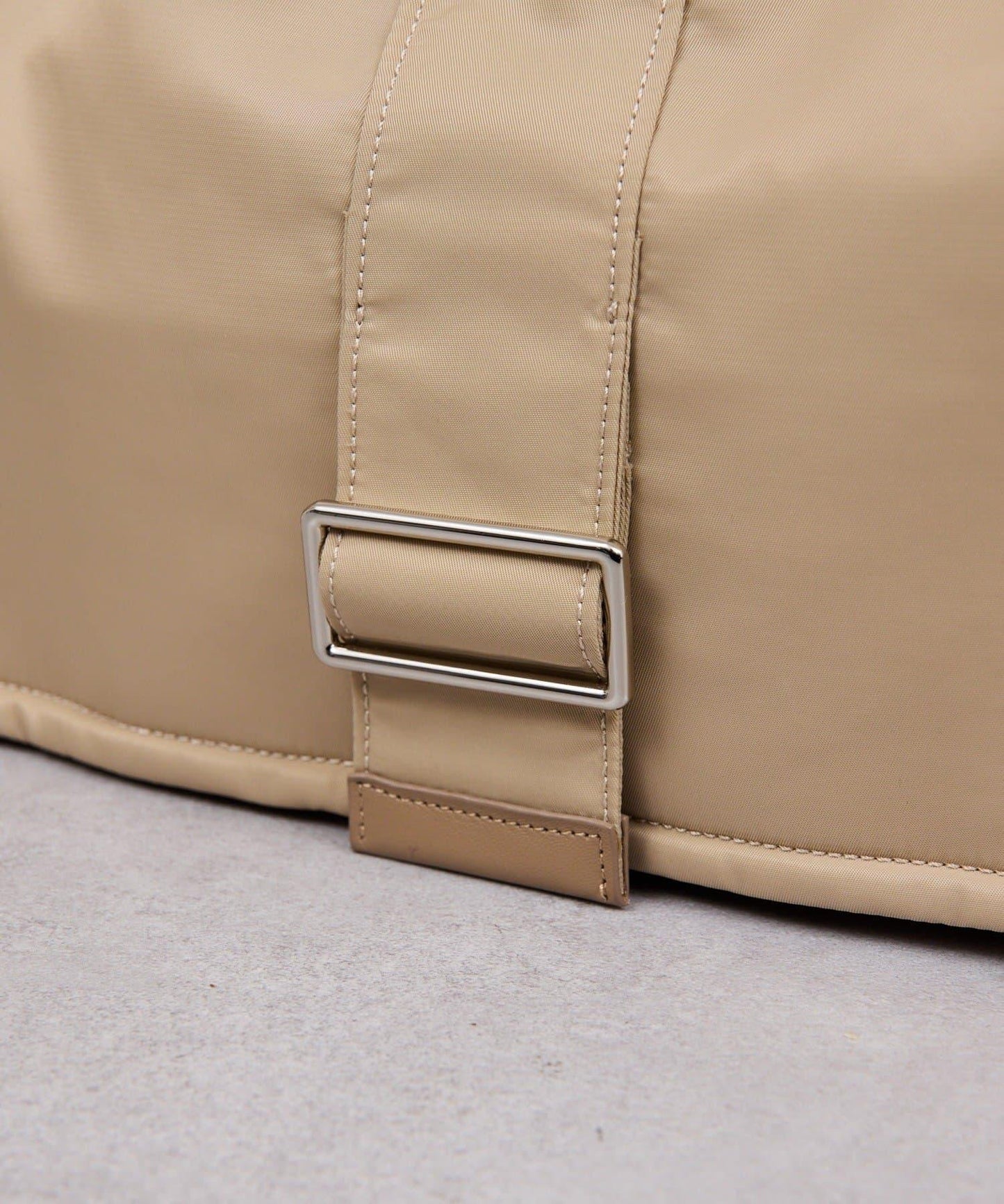 2.718 尼龍翻蓋單肩包