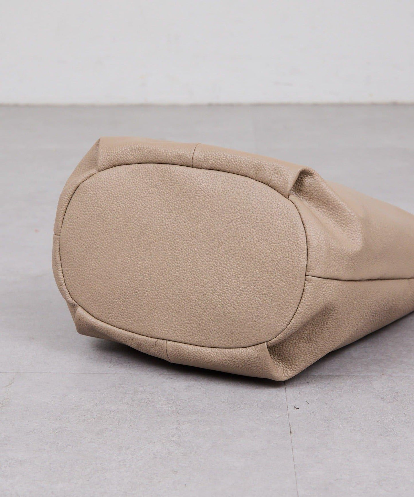 2.718 水桶造型單肩包