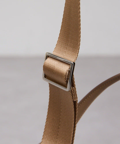 2.718 尼龍翻蓋單肩包