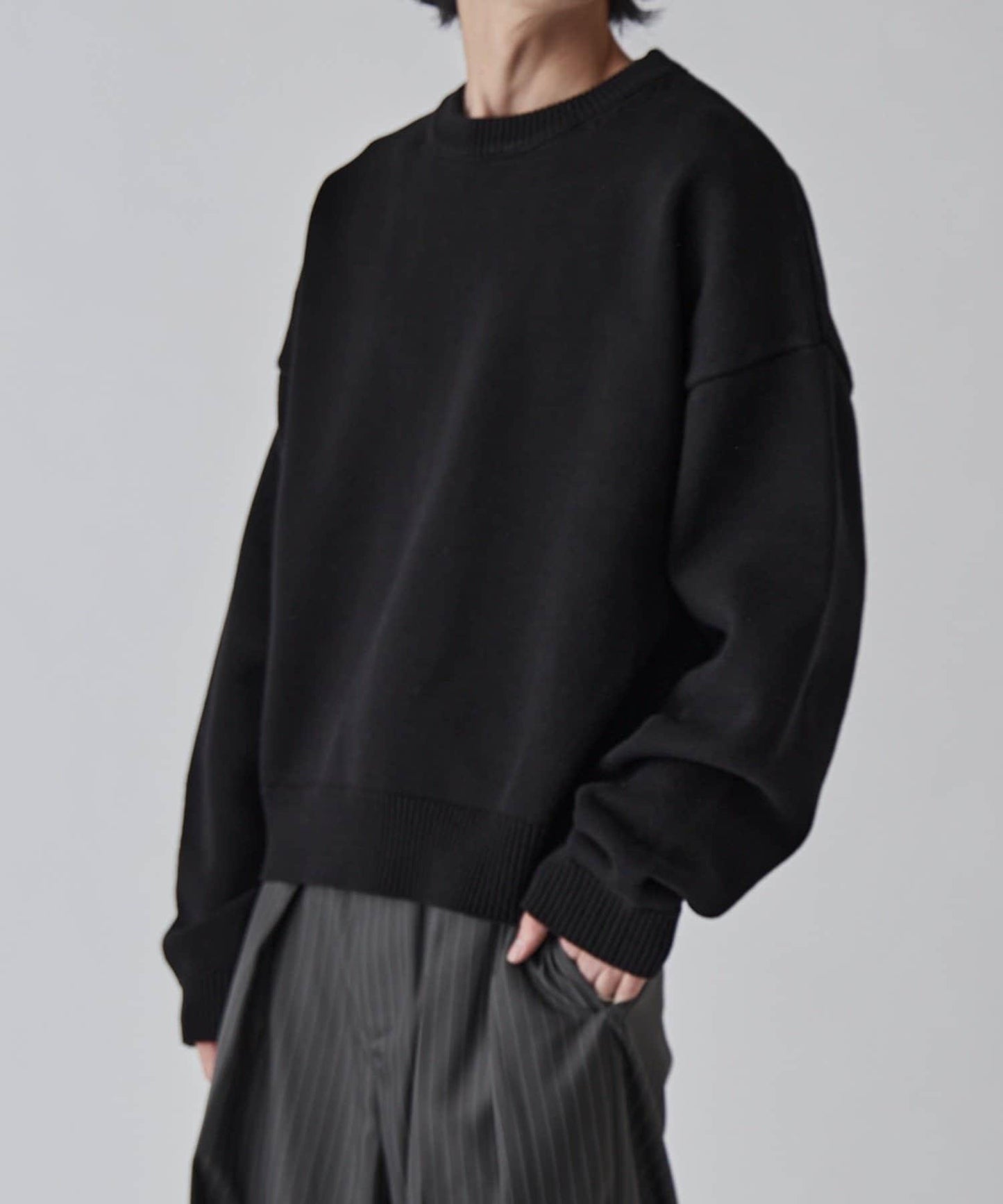 短款圓領針織上衣