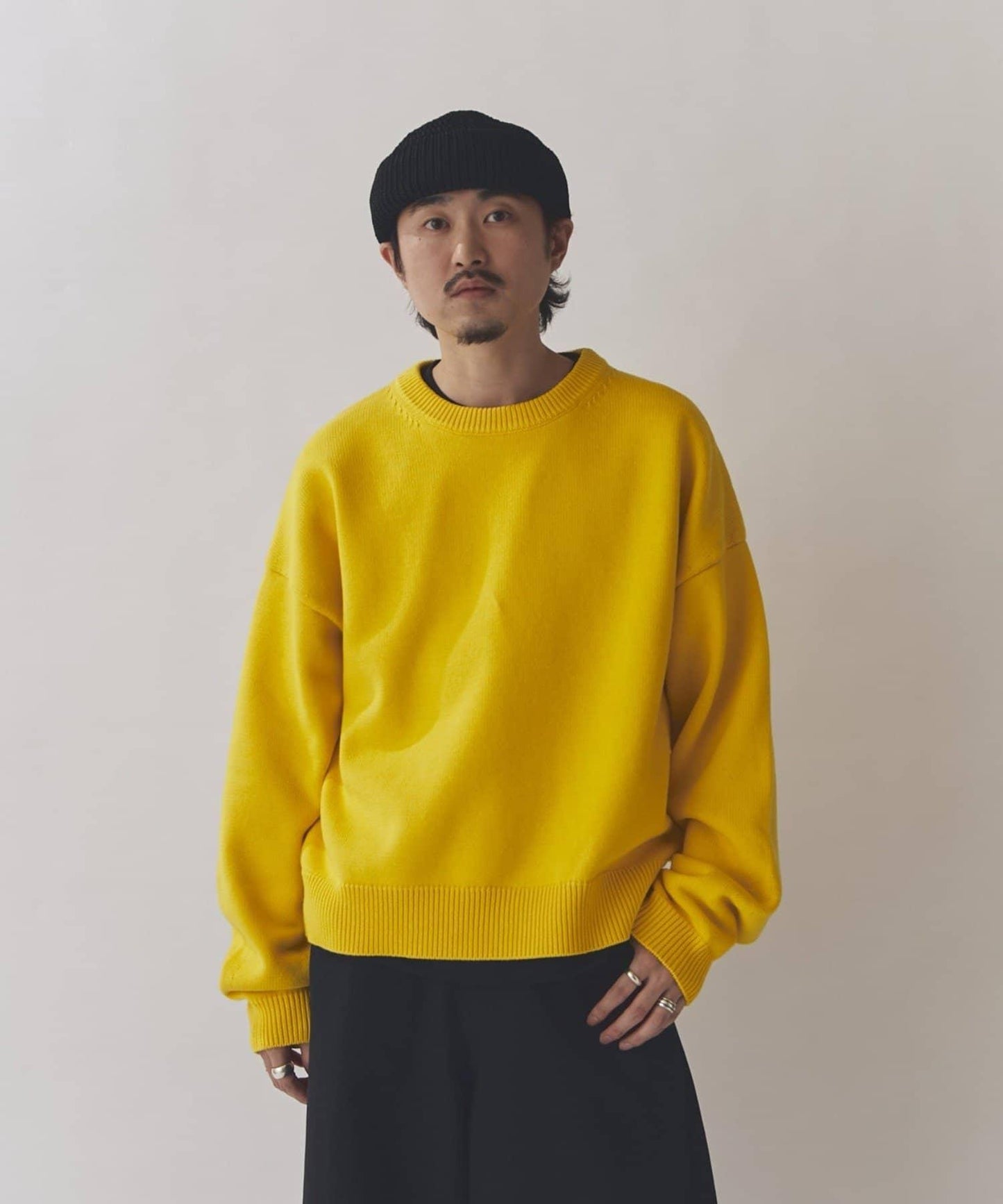 短款圓領針織上衣