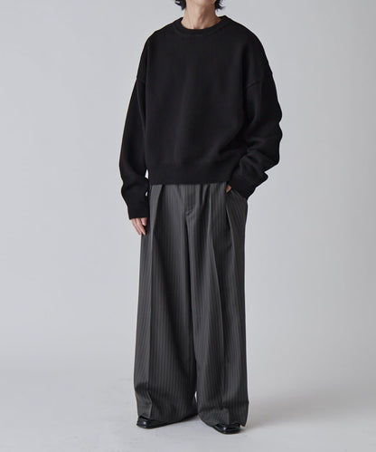 短款圓領針織上衣