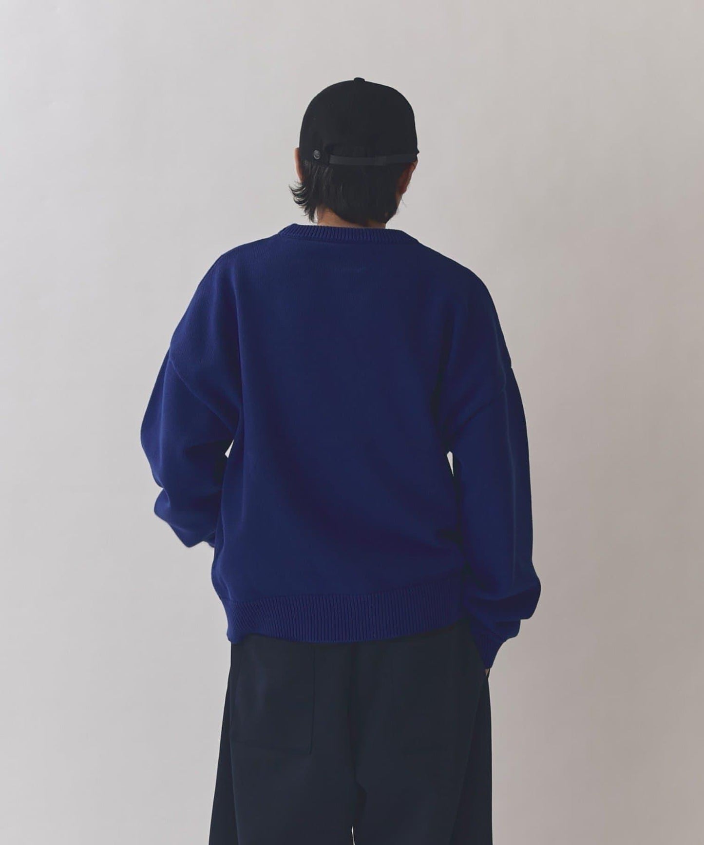 短款圓領針織上衣