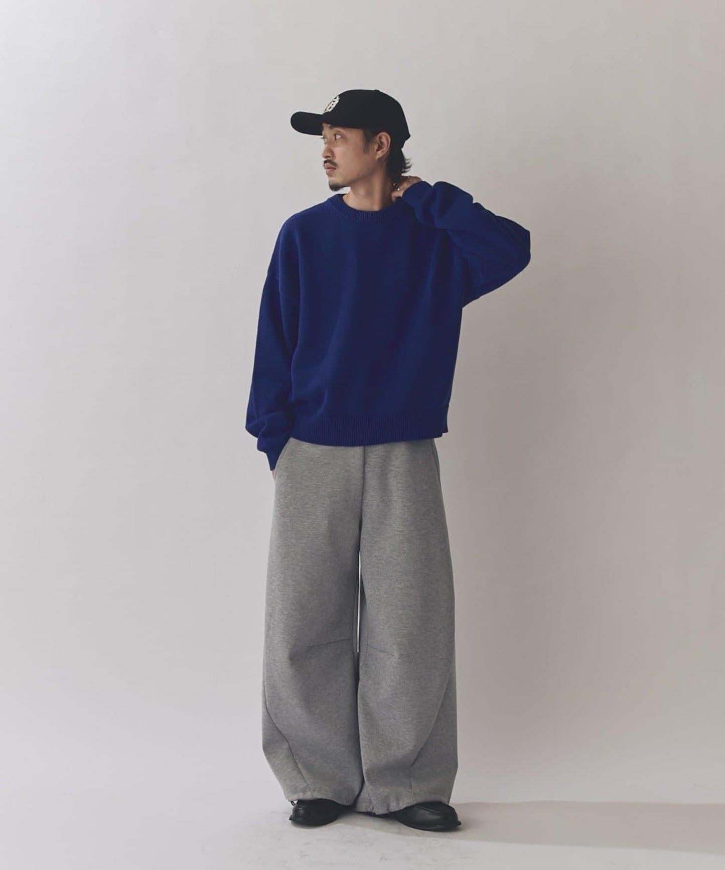 短款圓領針織上衣