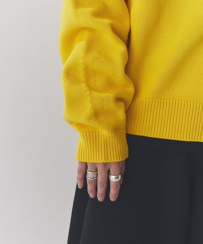 短款圓領針織上衣