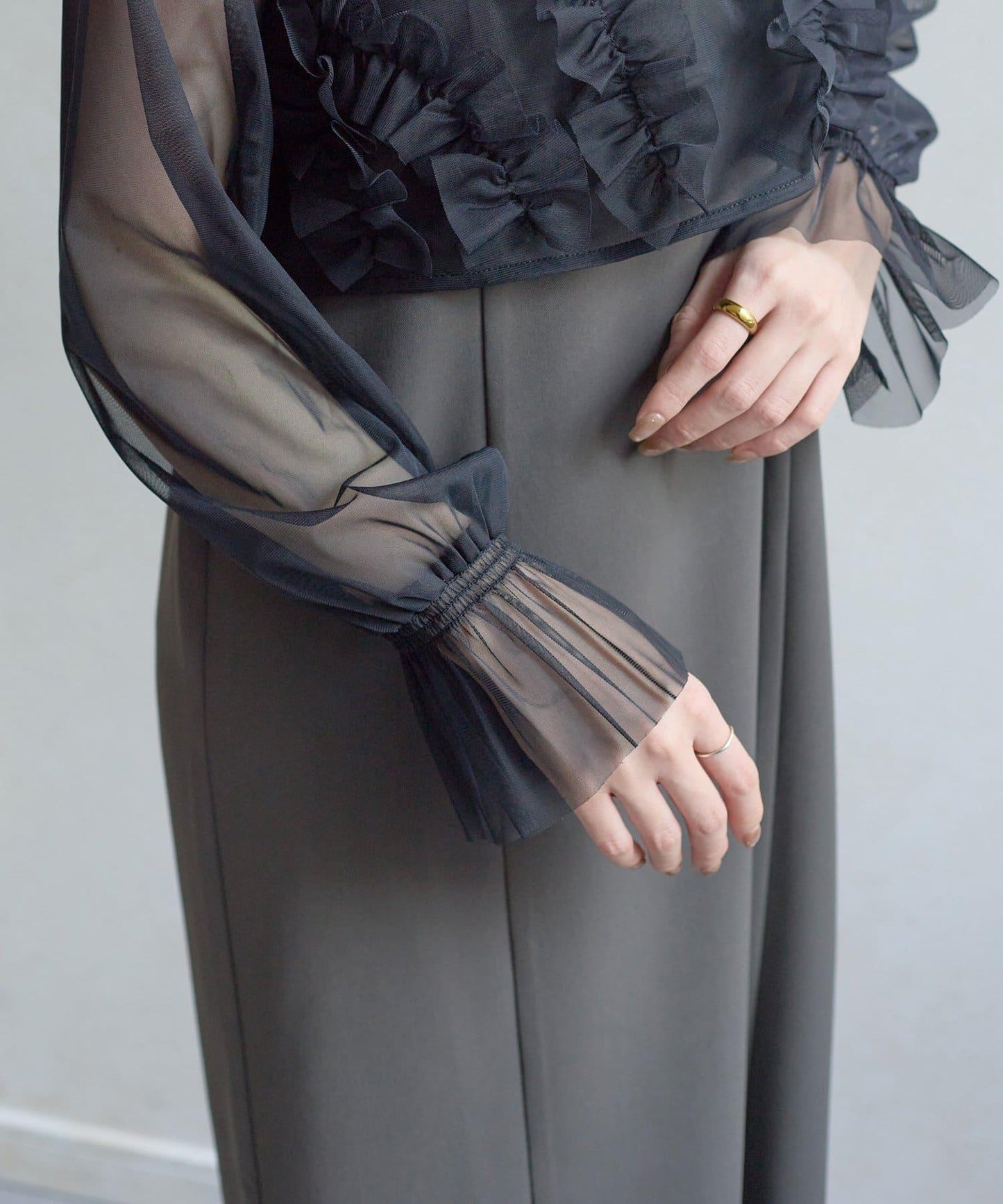 網紗荷葉邊小披肩 + 窄版吊帶連衣裙套裝