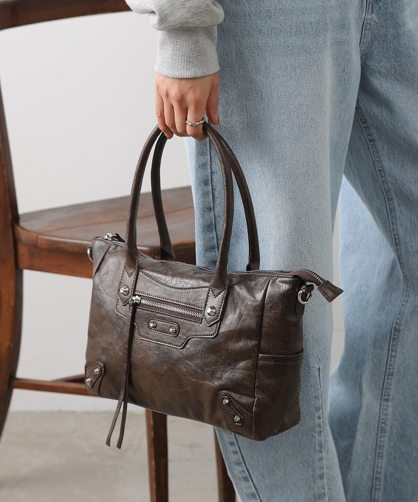 鉚釘裝飾手提包