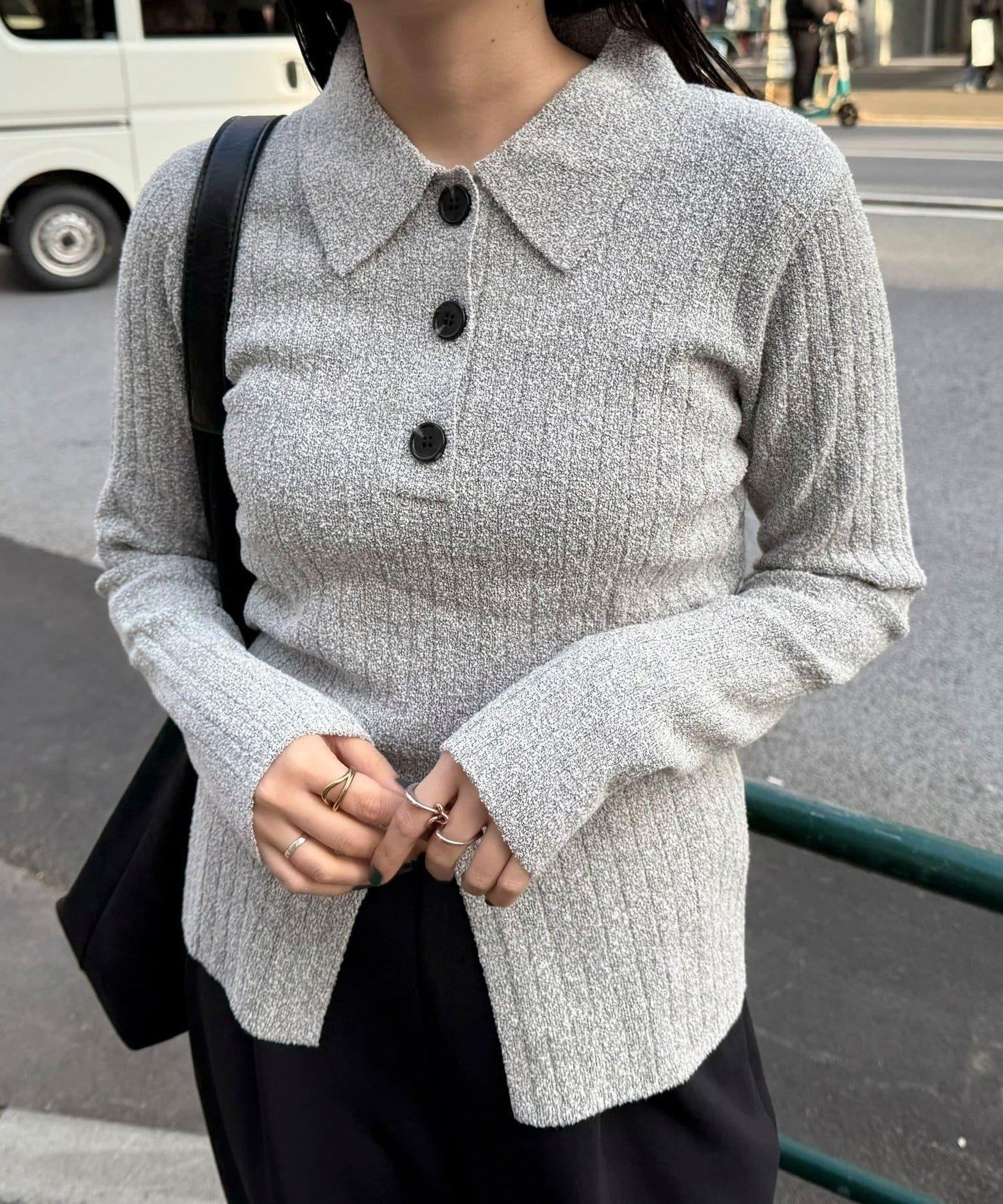 前中開叉 有領設計 套頭上衣