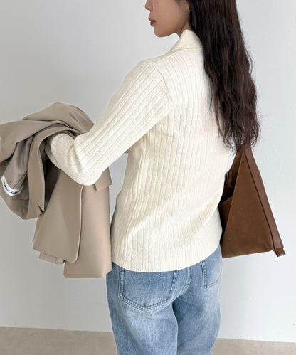 前中開叉 有領設計 套頭上衣