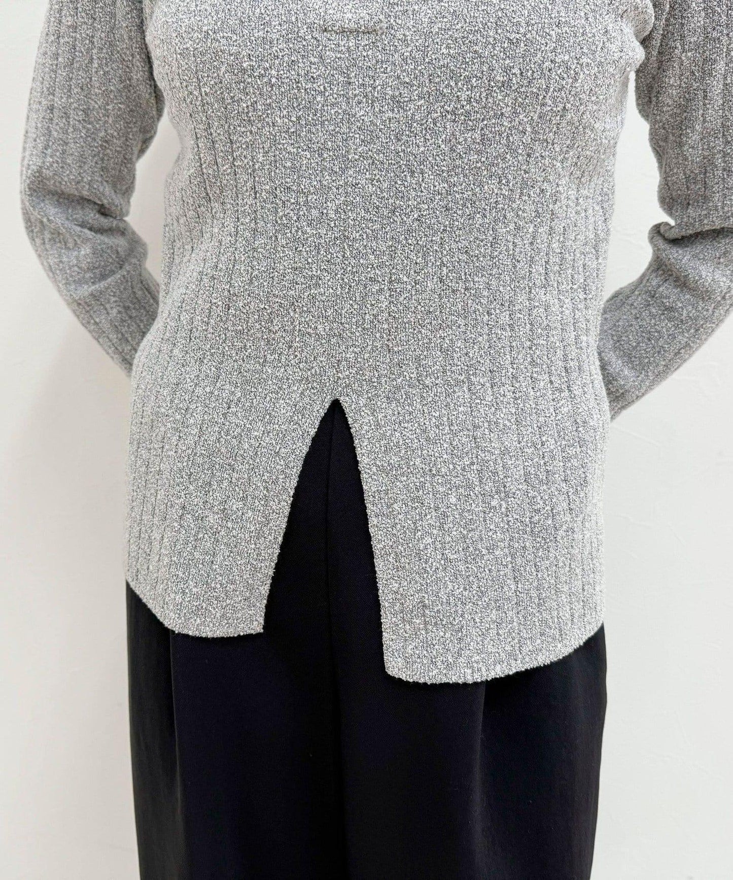 前中開叉 有領設計 套頭上衣