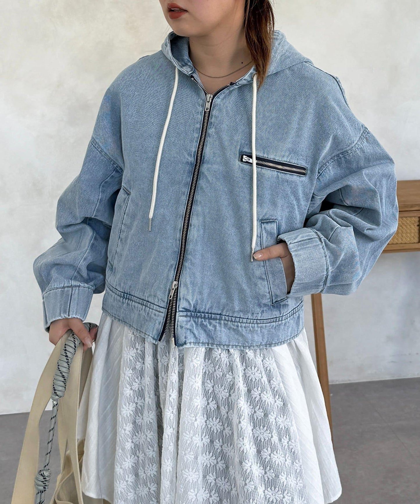 鴨子短款拉鍊衛衣