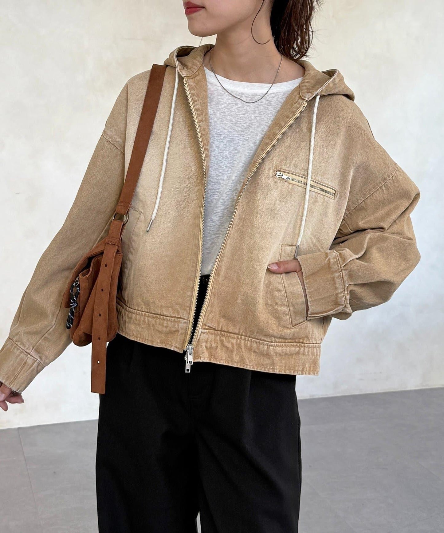 鴨子短款拉鍊衛衣