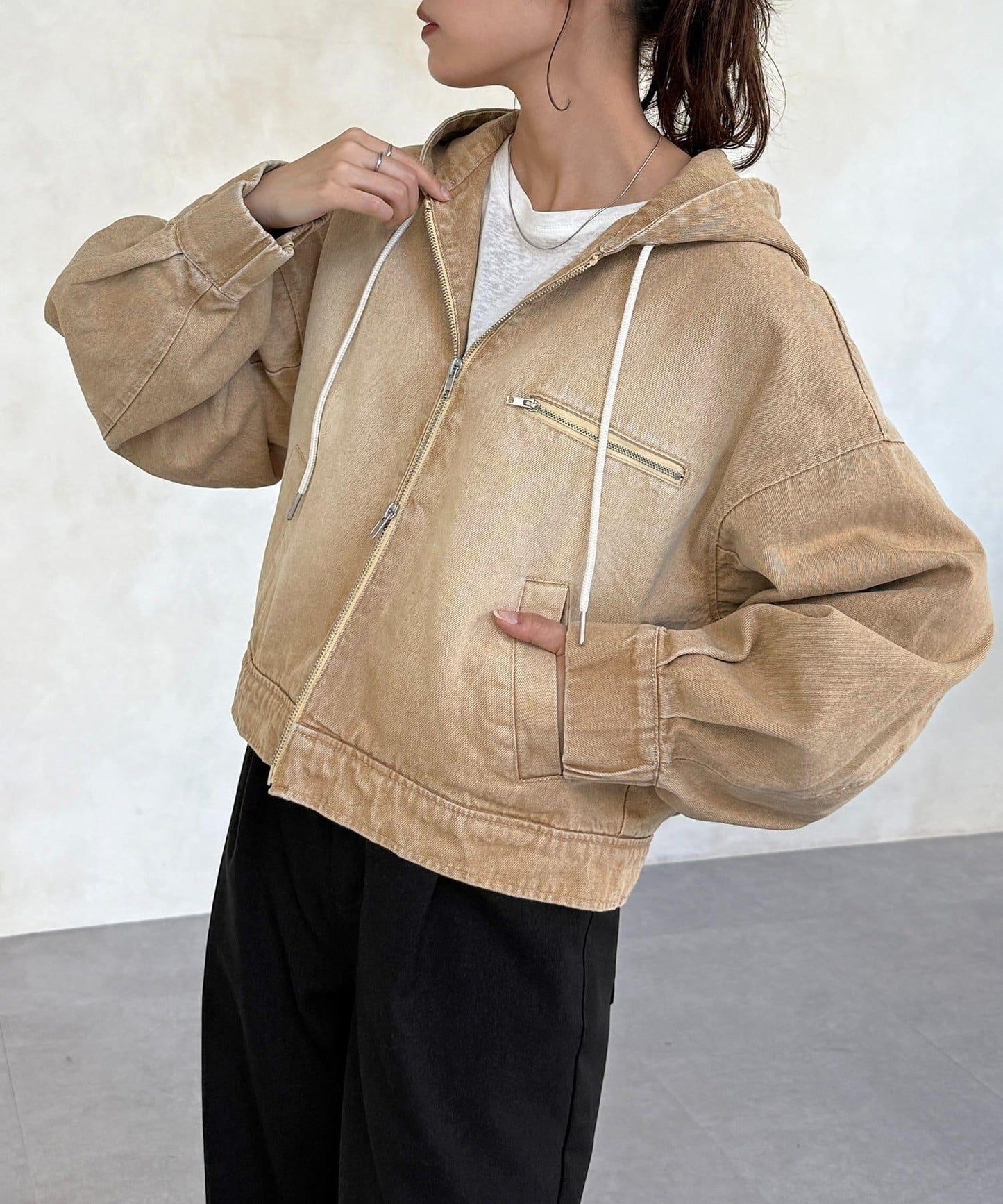 鴨子短款拉鍊衛衣