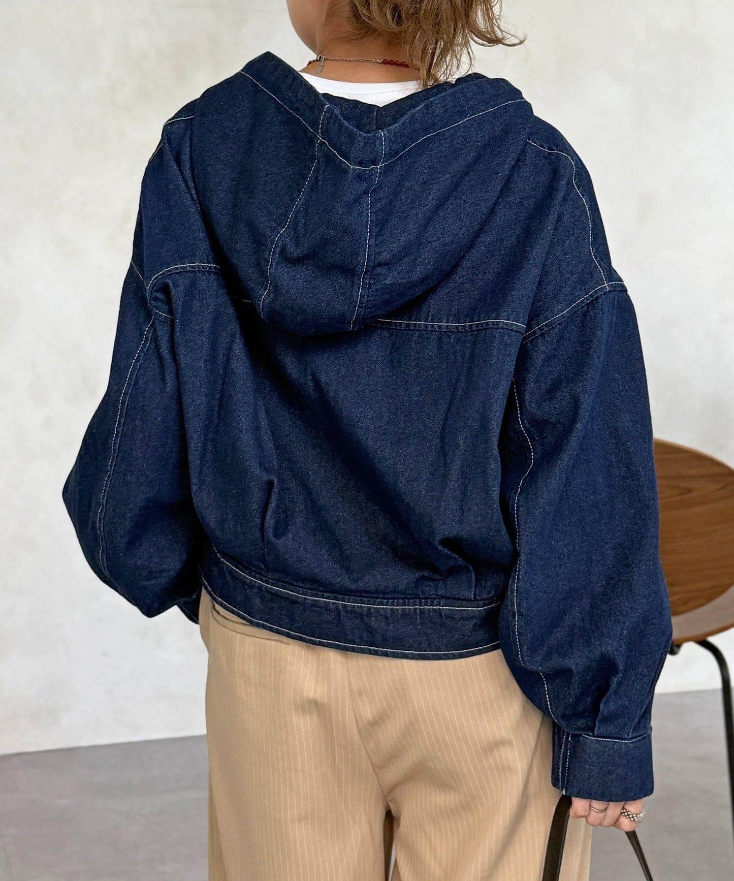 鴨子短款拉鍊衛衣