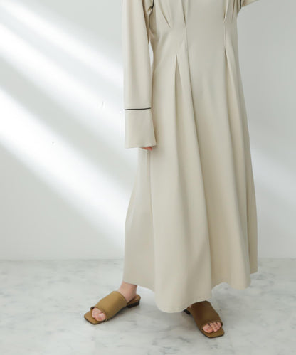 收腰褶皺連衣裙