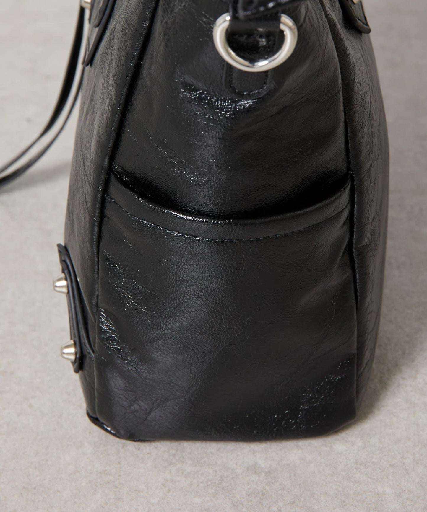 鉚釘裝飾手提包