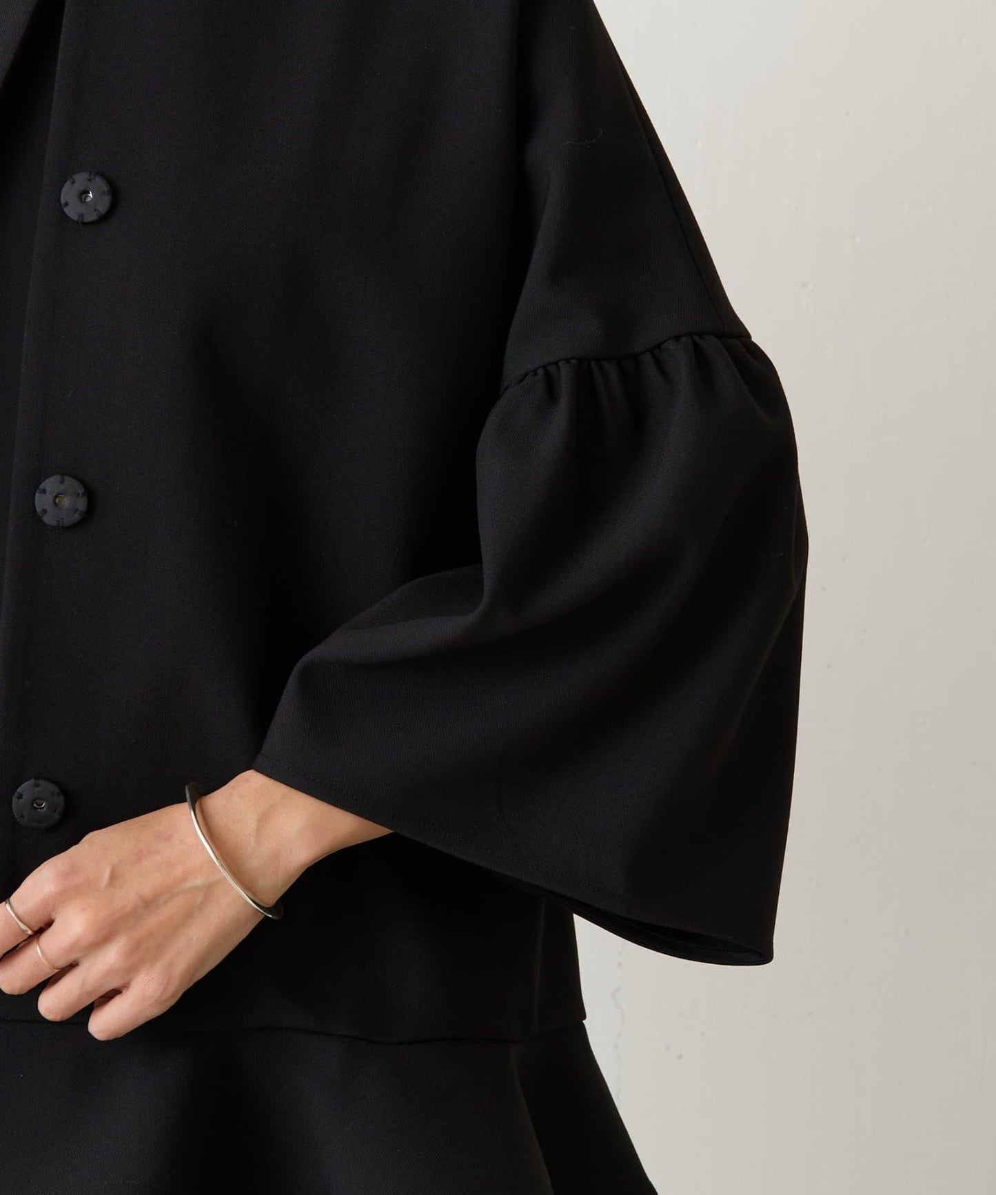 LIVETART 下襬荷葉邊夾克