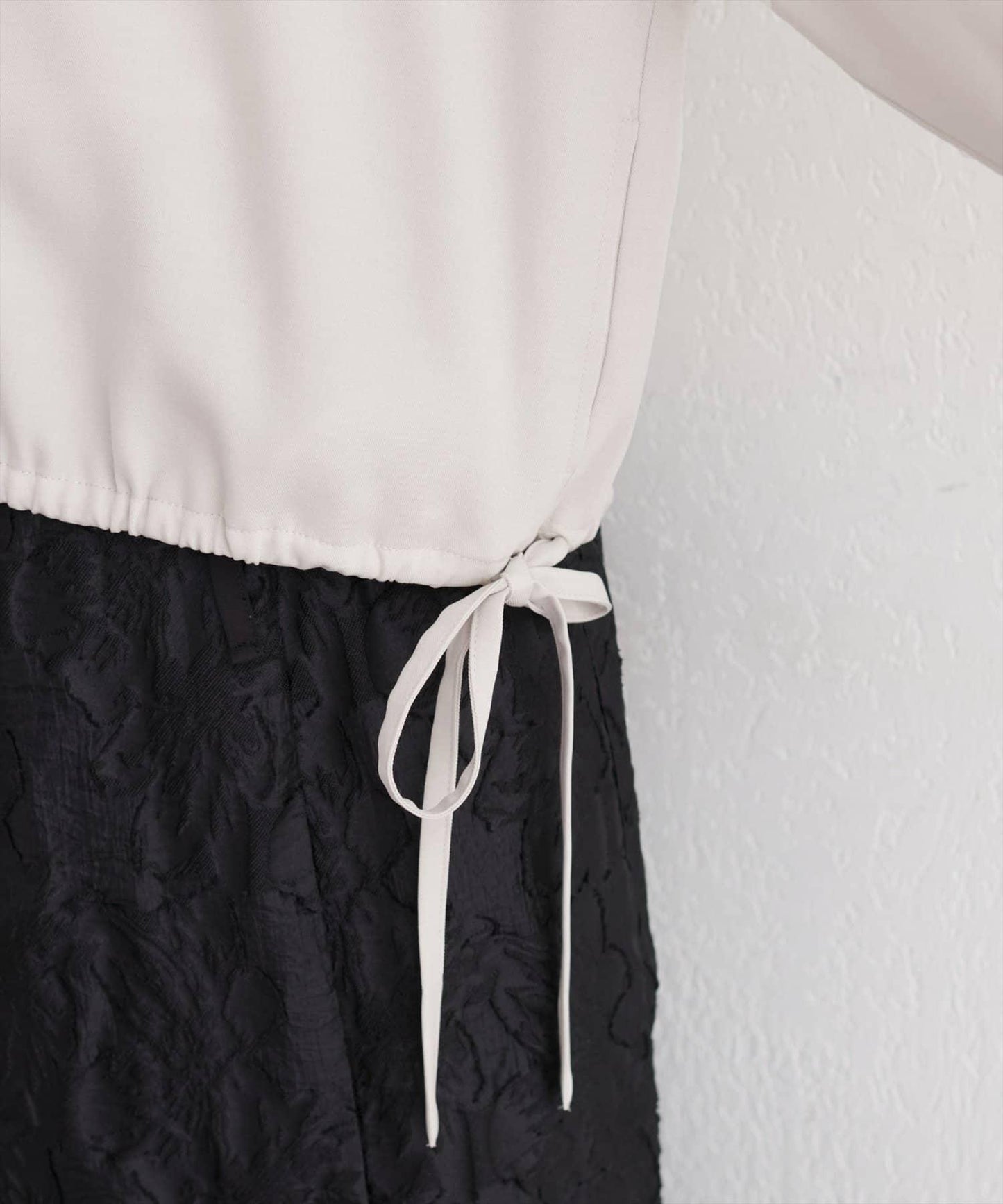 下襬抽繩短外套