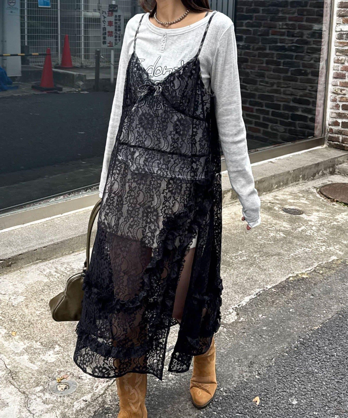 格紋滾邊蕾絲吊帶連衣裙