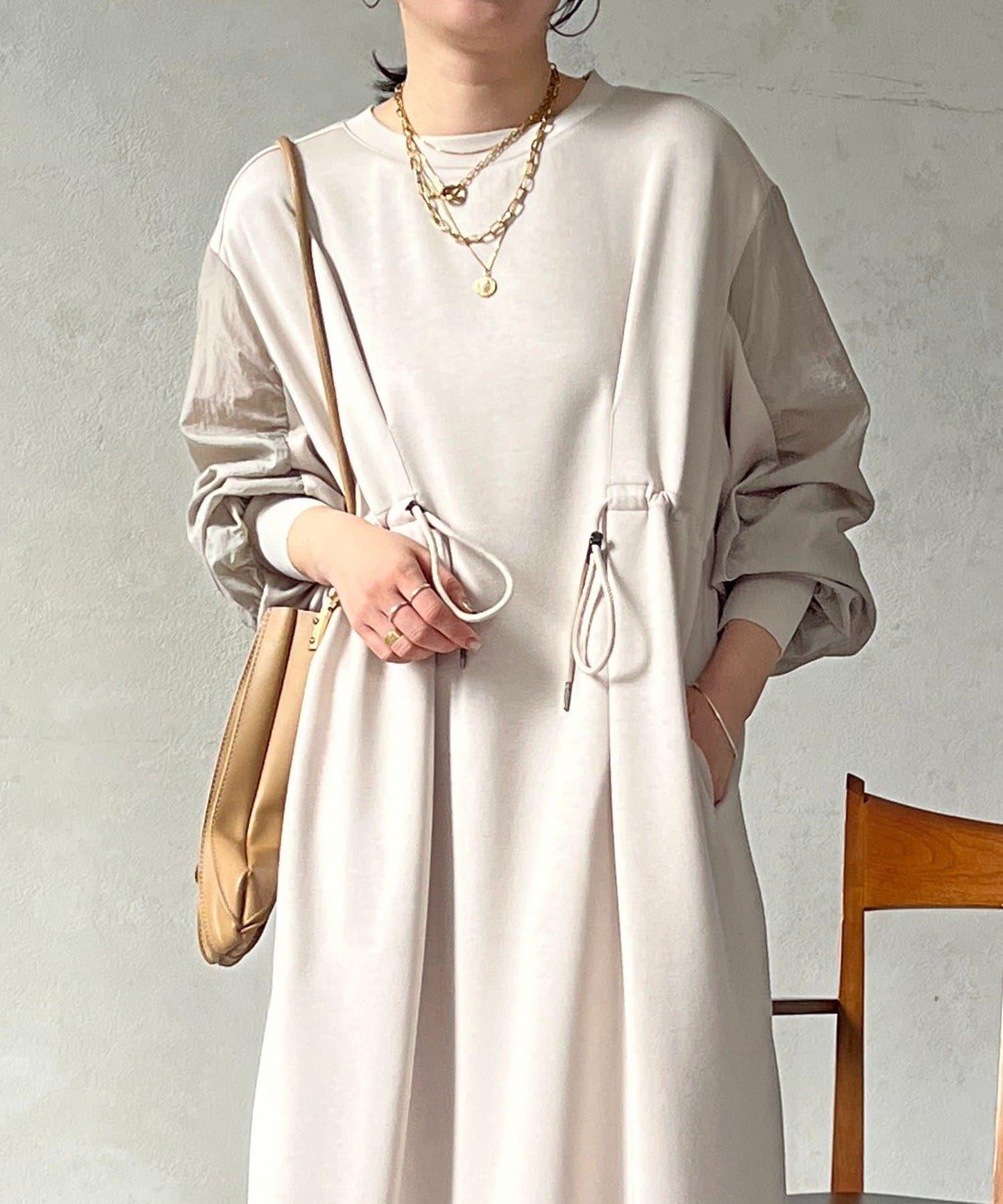 抽繩褶皺連衣裙