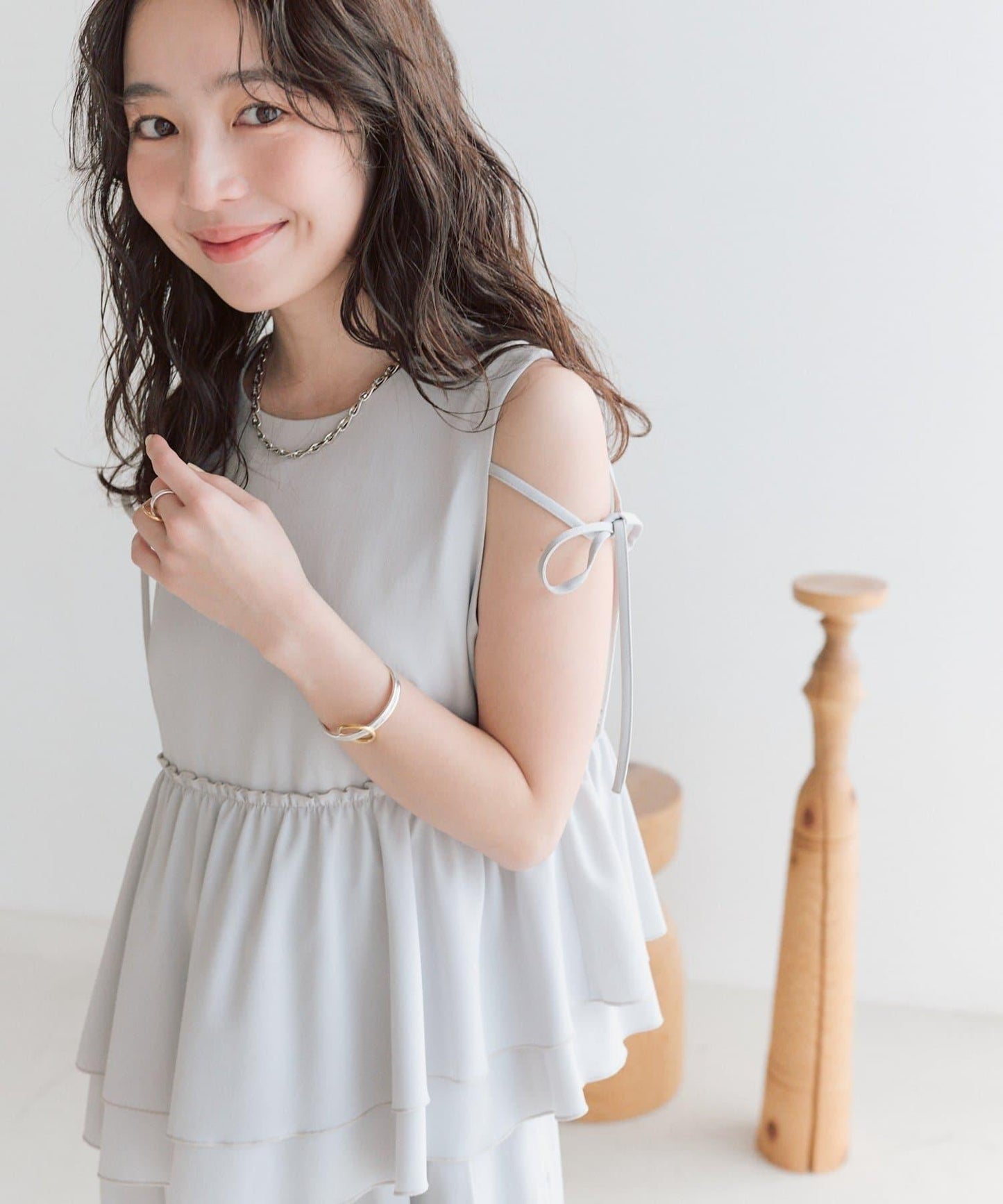 不對稱荷葉邊襯衫